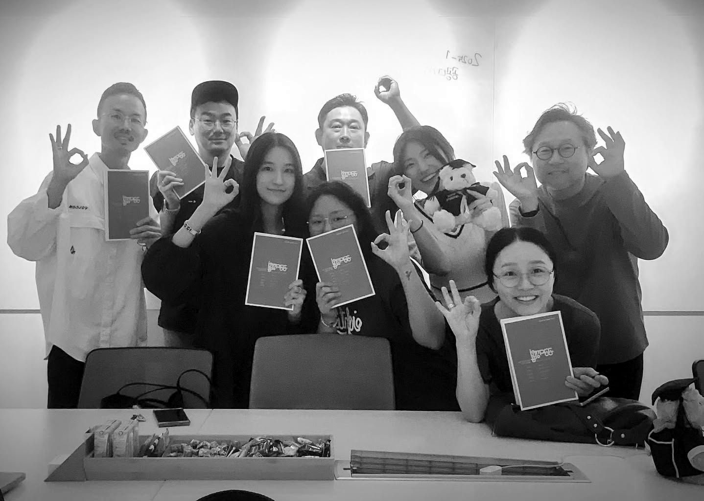 세미나를 마치고 모인 연구실 구성원